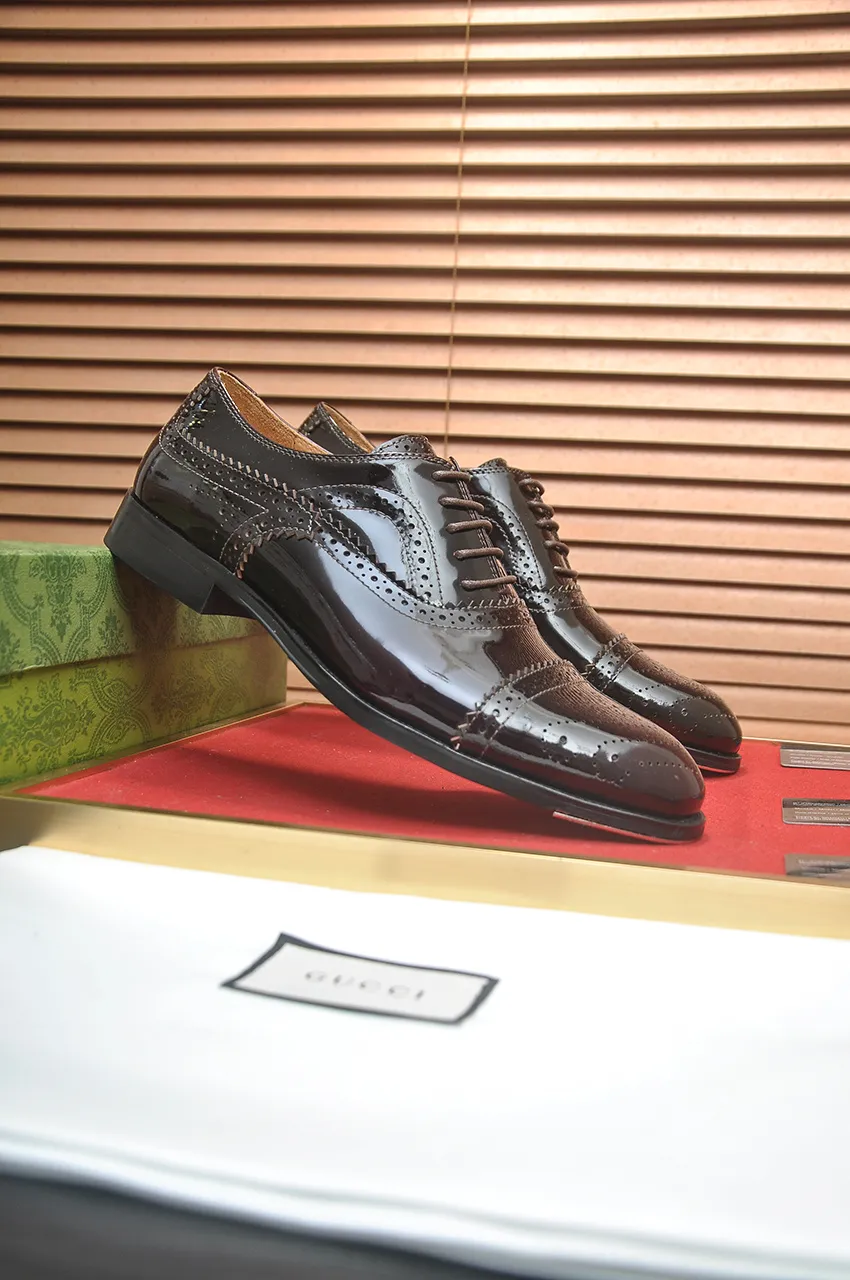 Men's shoes💰660💶 Brand: GUCCI (Gucci) Standard code: Men's code 39/44 (45/46 can be customized) Grade: Same as the official website Original quality Material: Original cowhide Water-dyed cowhide lining Original rubber outsole Style category: Men's fashionable casual leather shoes Distinguished big-name luxury elements top luxury Color: Actual picture